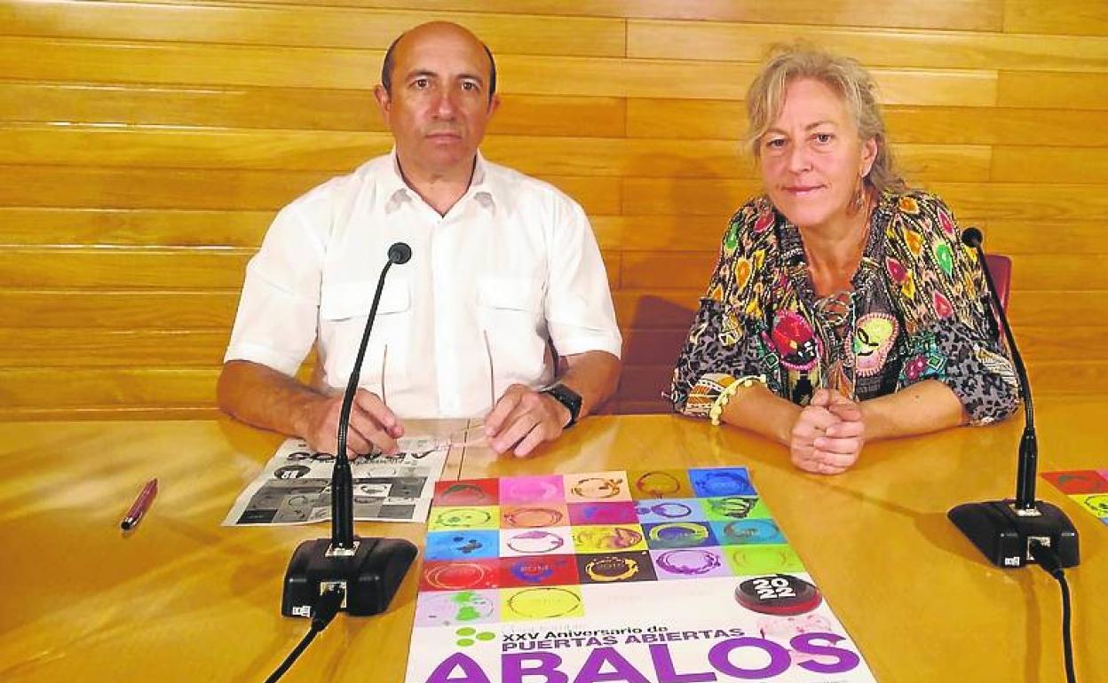 Vicente Urquía y Pilar Fernández Eguiluz durante la rueda de prensa. 