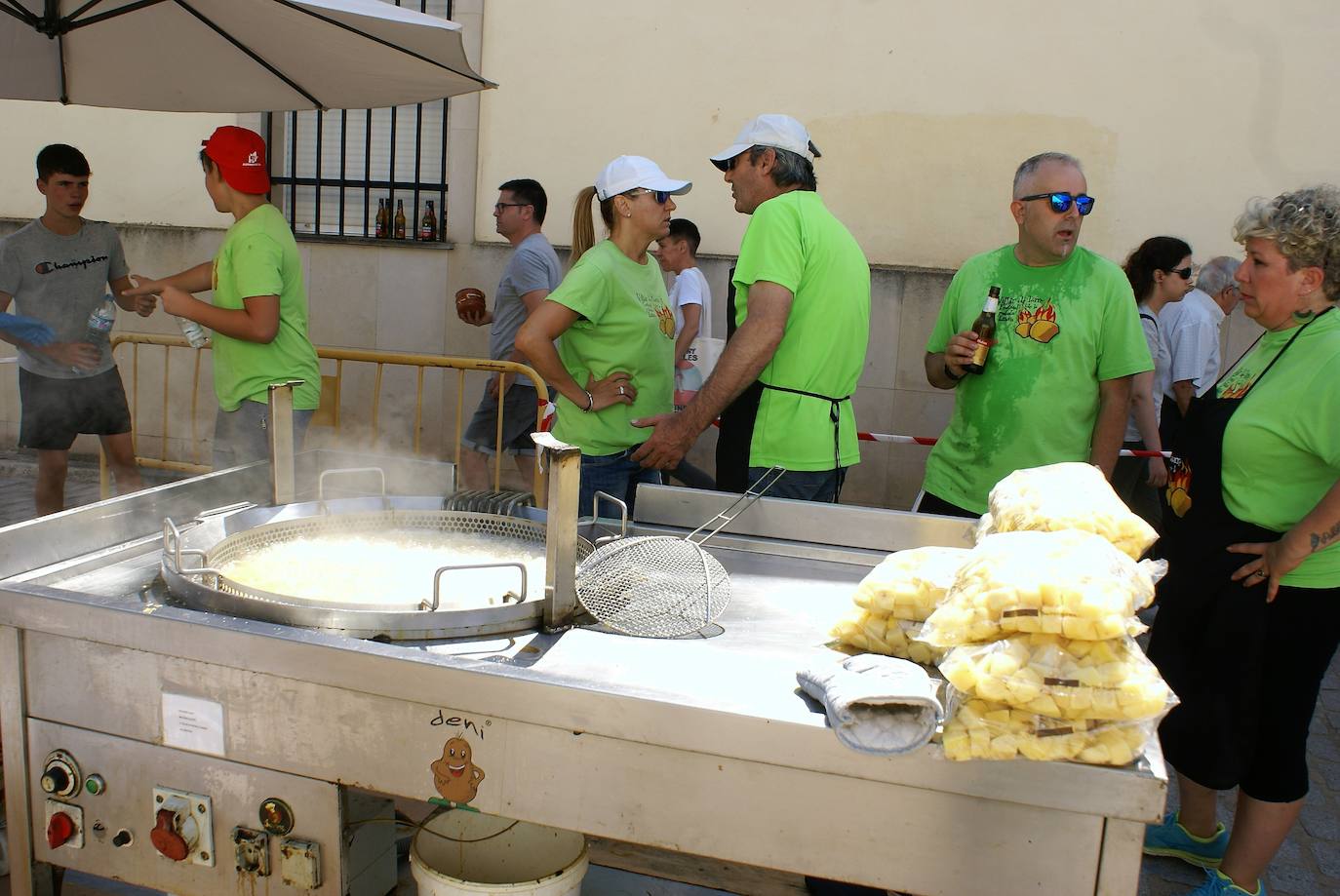 Fotos: Miles de personas asisten al Festival de la patata brava de Villar de Torre