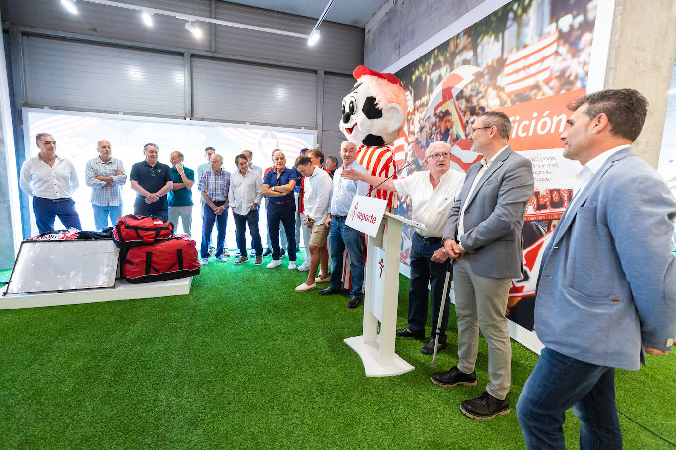 Fotos: Las Gaunas acoge una muestra dedicada al Logroñés