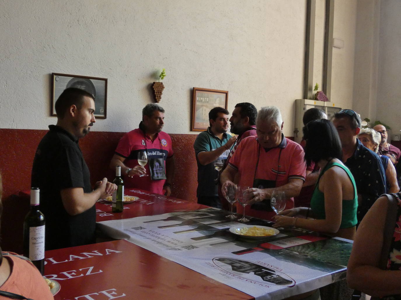 Fotos: Ábalos presume de vino