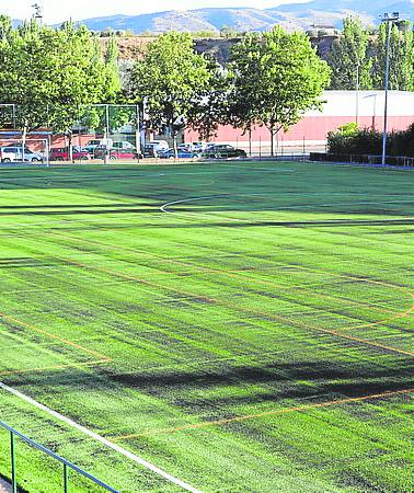 Arnedo: Finaliza la renovación del campo de hierba artificial