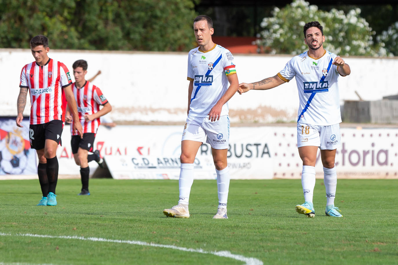 Fotos: Dulce estreno del Arnedo en Segunda RFEF