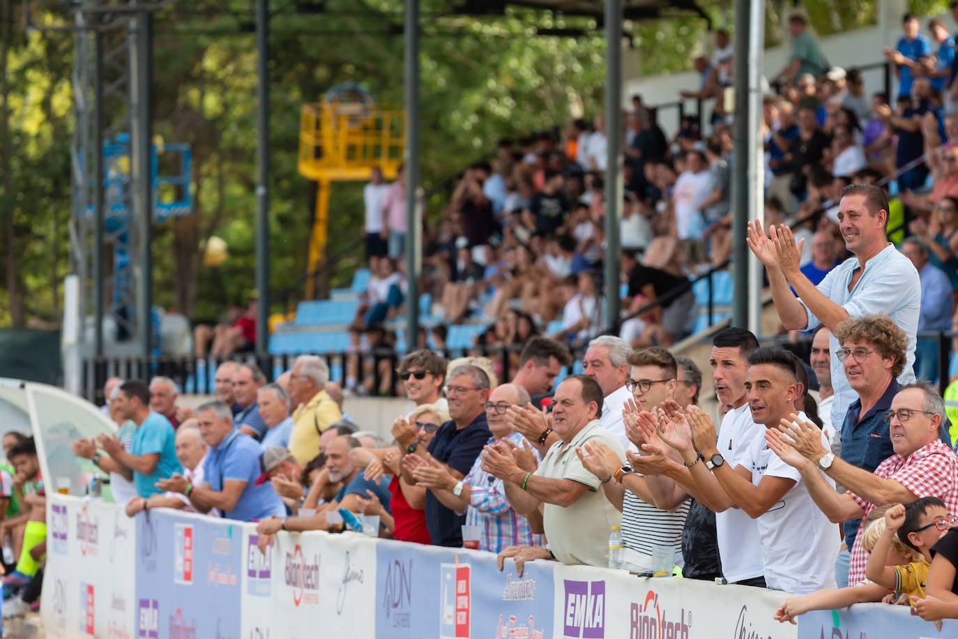 Fotos: Dulce estreno del Arnedo en Segunda RFEF