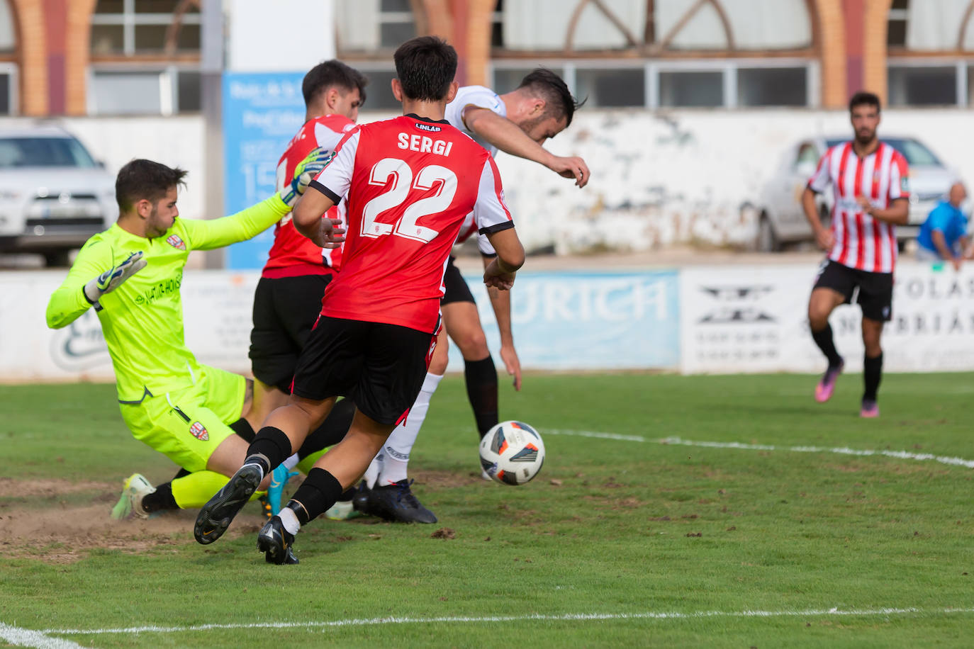 Fotos: Dulce estreno del Arnedo en Segunda RFEF