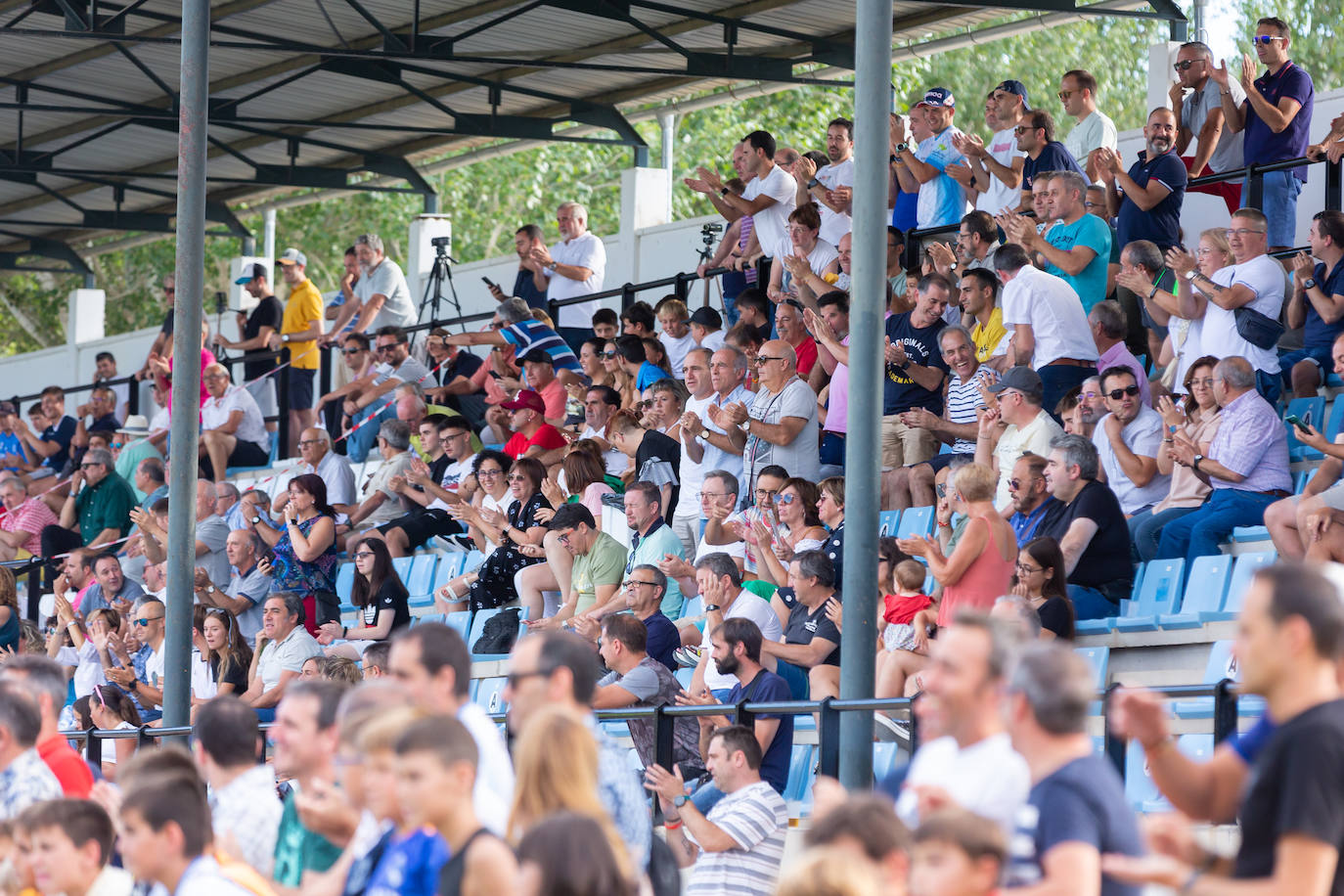 Fotos: Dulce estreno del Arnedo en Segunda RFEF