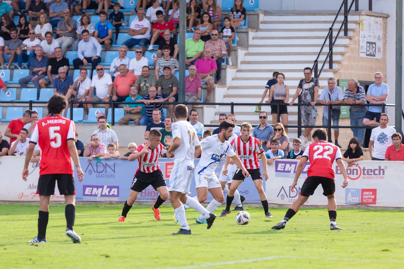 Fotos: Dulce estreno del Arnedo en Segunda RFEF