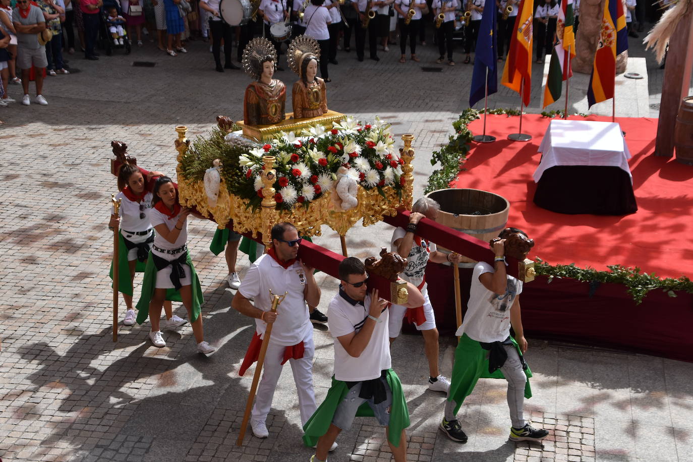 Fotos: Día de San Adrián y Santa Natalia con el tradicional pisado de uvas en Autol