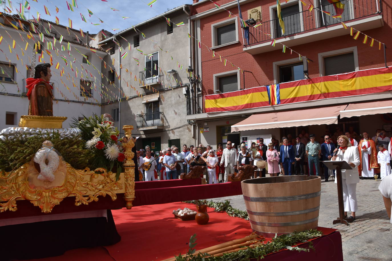 Fotos: Día de San Adrián y Santa Natalia con el tradicional pisado de uvas en Autol