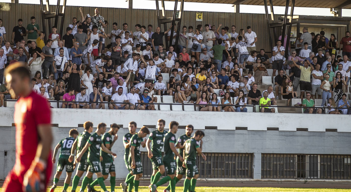 Fotos: Victoria para el Alfaro ante la Real Sociedad C
