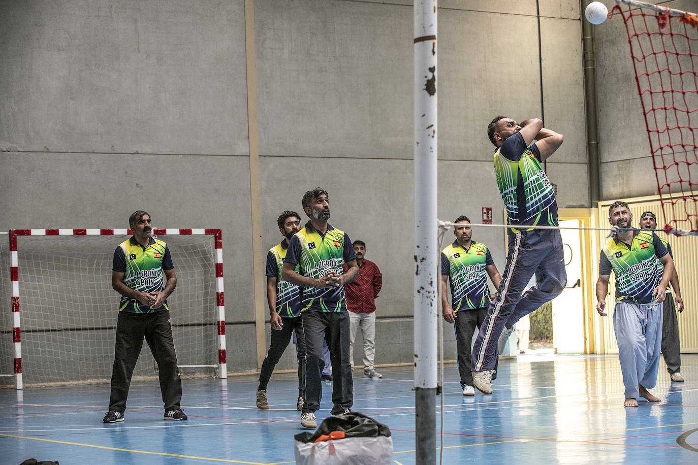 Fotos: La comunidad pakistaní en Europa se vuelca en Logroño con el torneo solidario de shooting volleyball