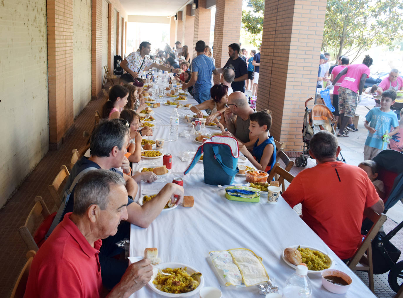 Fotos: Paellada en las fiestas del barrio logroñés de El Campillo