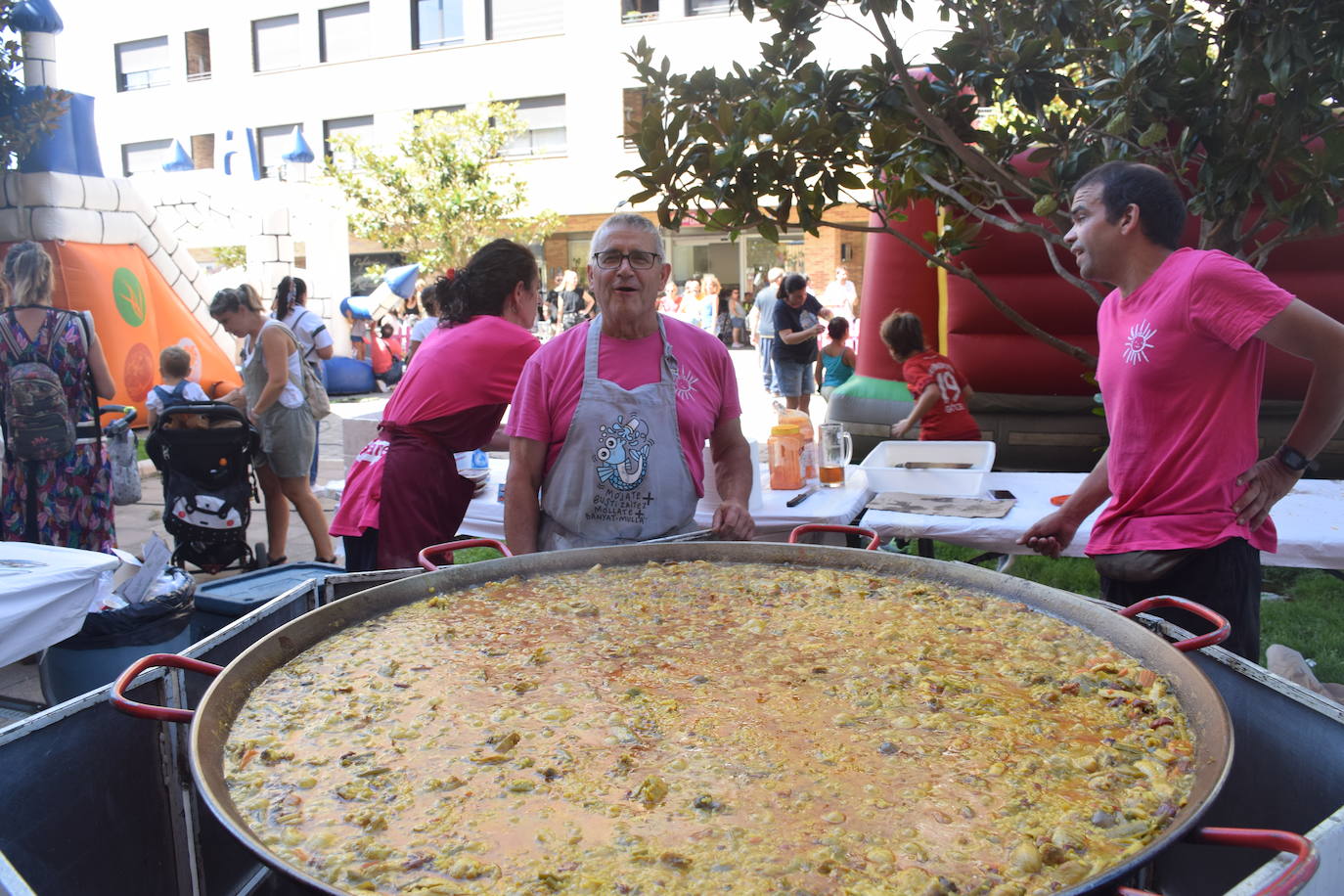 Fotos: Paellada en las fiestas del barrio logroñés de El Campillo