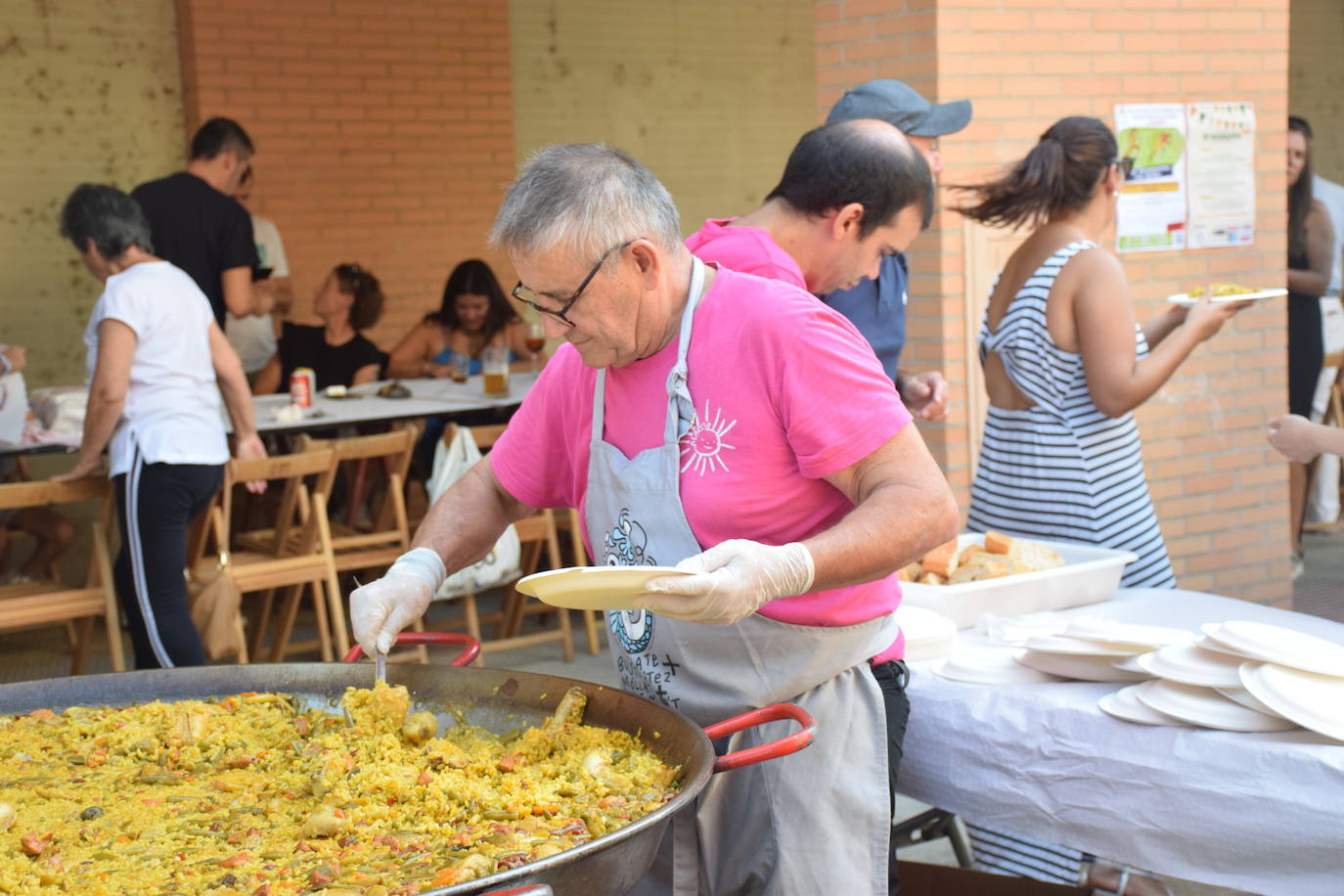 Fotos: Paellada en las fiestas del barrio logroñés de El Campillo