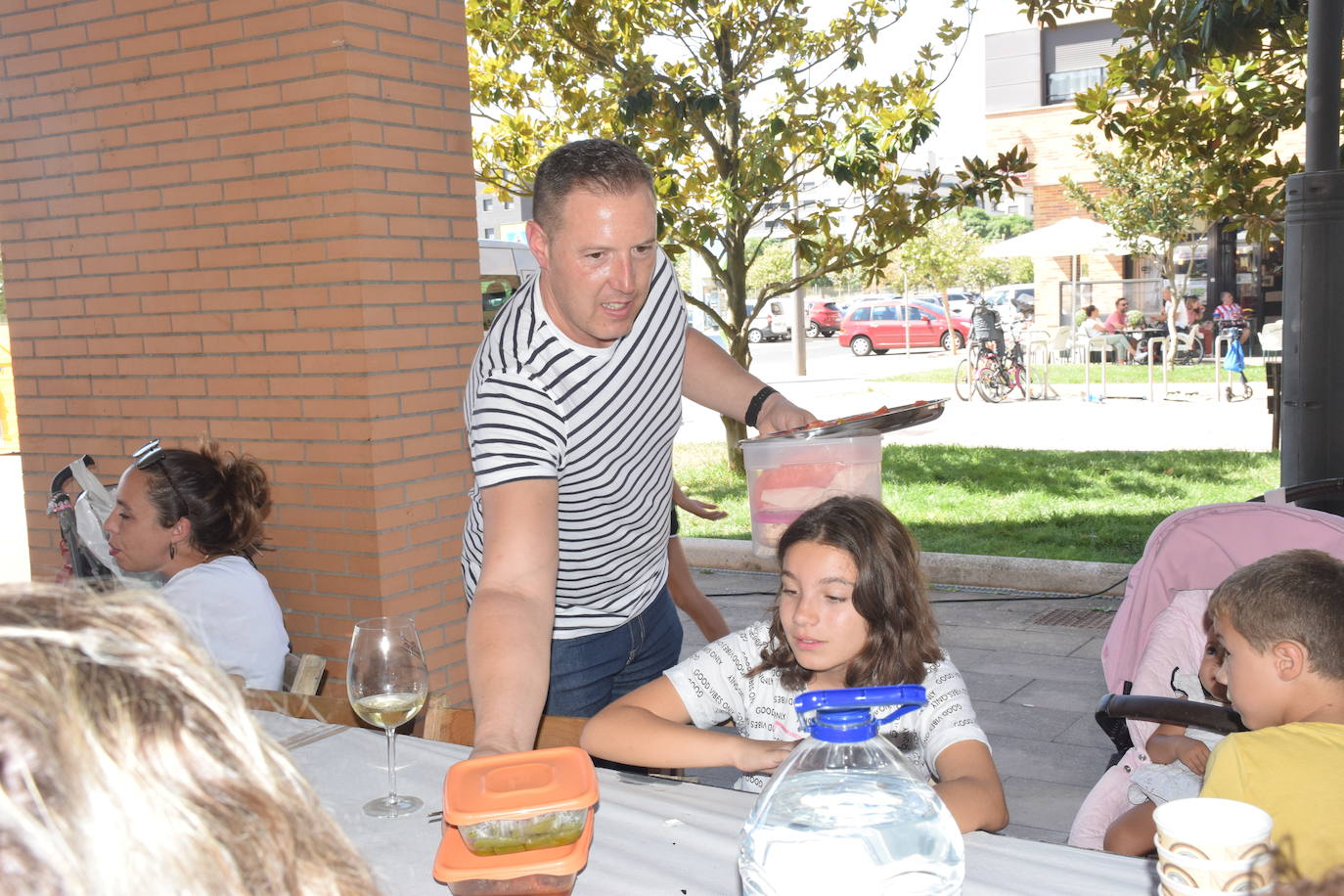 Fotos: Paellada en las fiestas del barrio logroñés de El Campillo