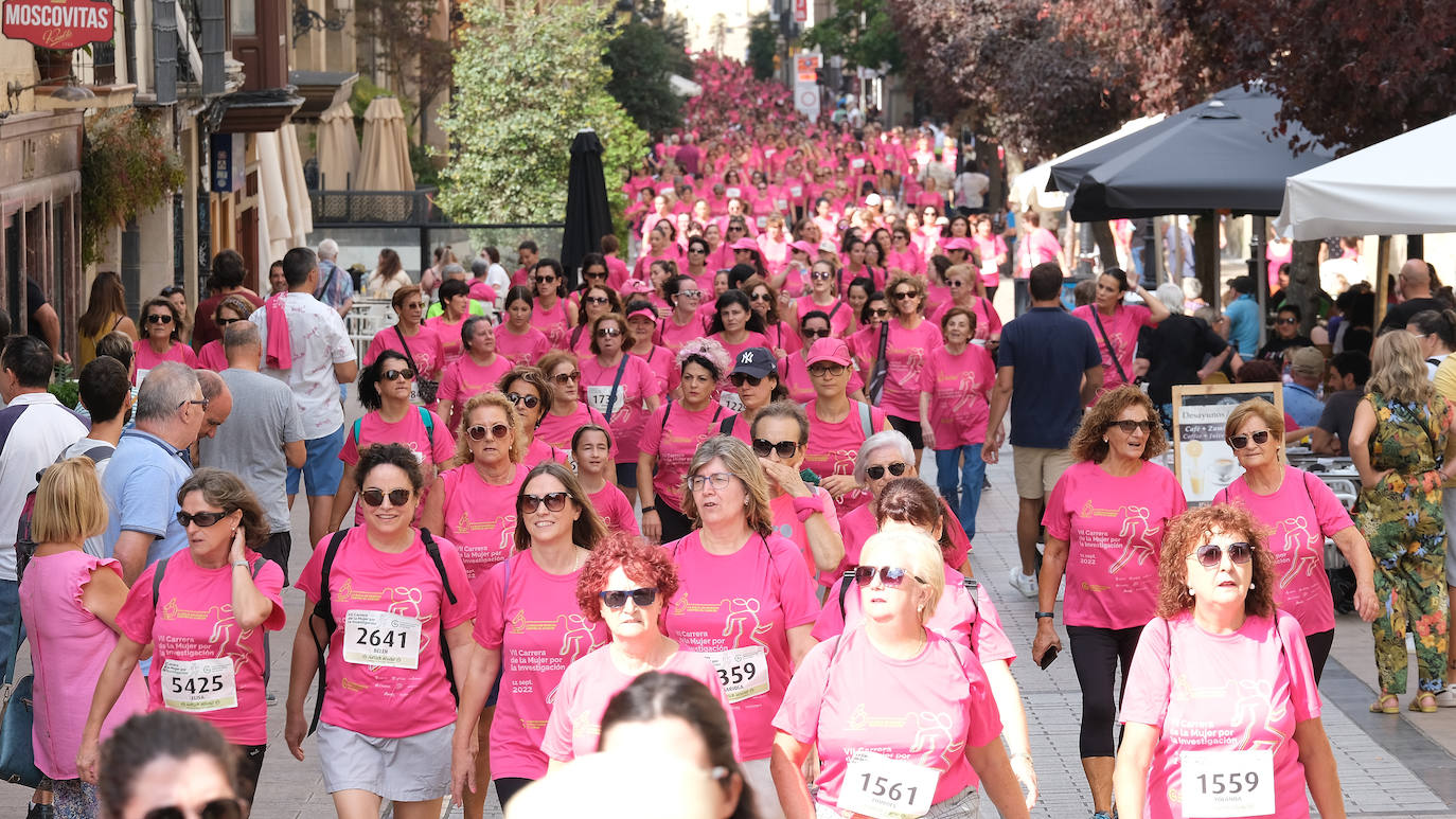 Fotos: El ambiente, los saludos y las fotos en la Carrera de la Mujer en Logroño