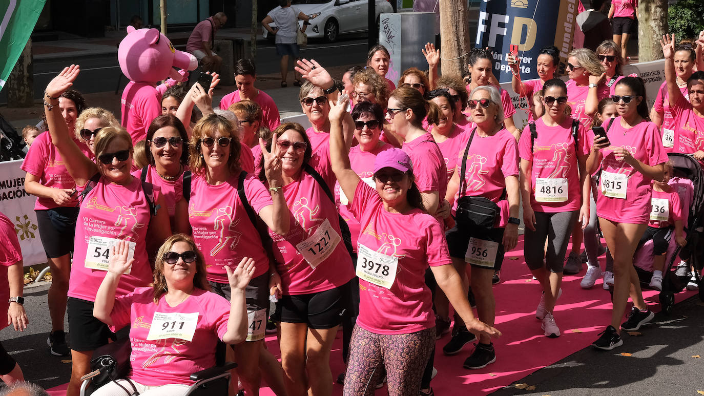 Fotos: El ambiente, los saludos y las fotos en la Carrera de la Mujer en Logroño