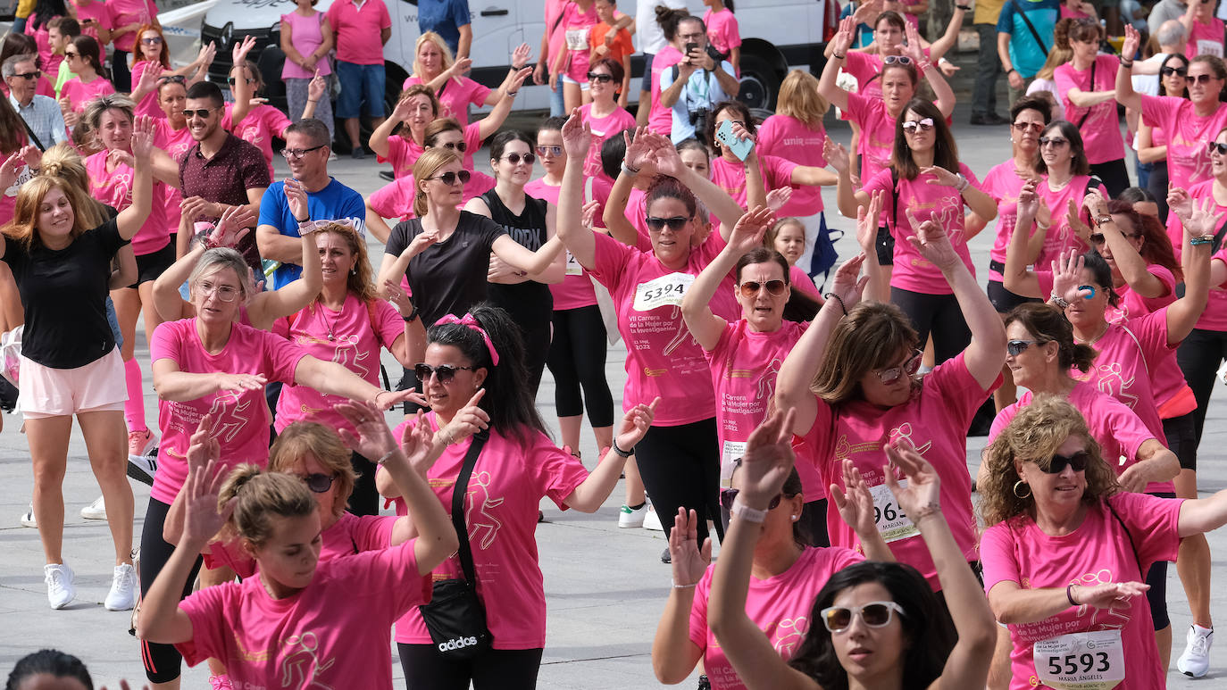 Fotos: El ambiente, los saludos y las fotos en la Carrera de la Mujer en Logroño