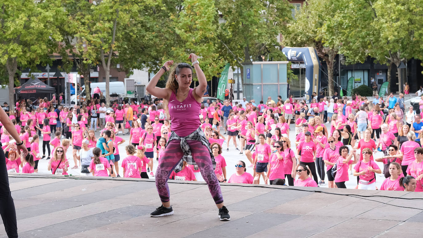 Fotos: El ambiente, los saludos y las fotos en la Carrera de la Mujer en Logroño