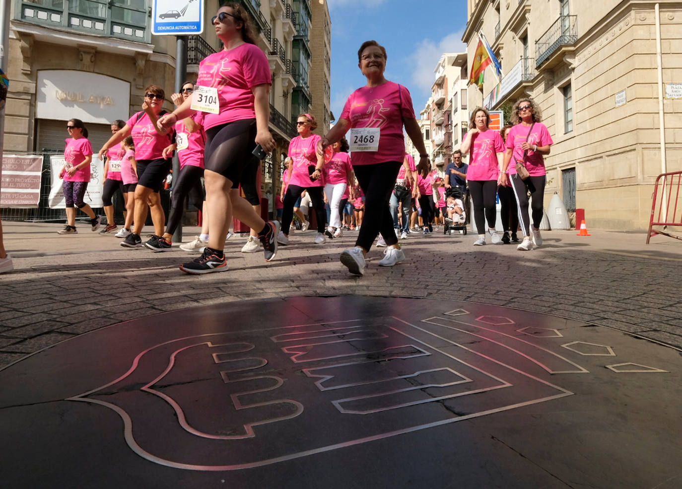 Fotos: Carrera de la Mujer en Logroño: preparación, ánimos y en la línea de salida