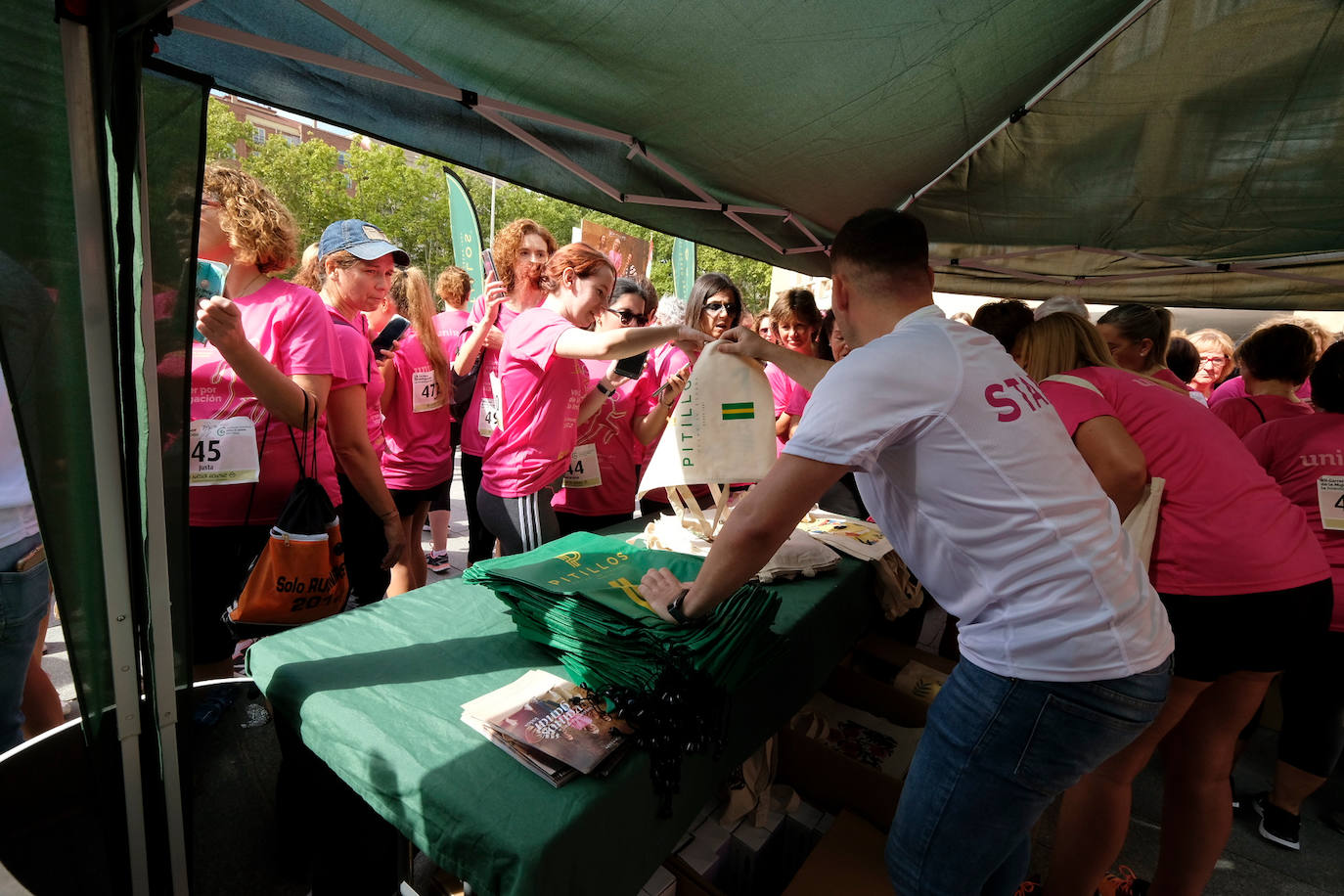 Fotos: Carrera de la Mujer en Logroño: preparación, ánimos y en la línea de salida