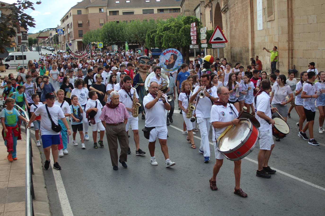 Fotos: Música y cohete de las fiestas de la Cruz de Fuenmayor