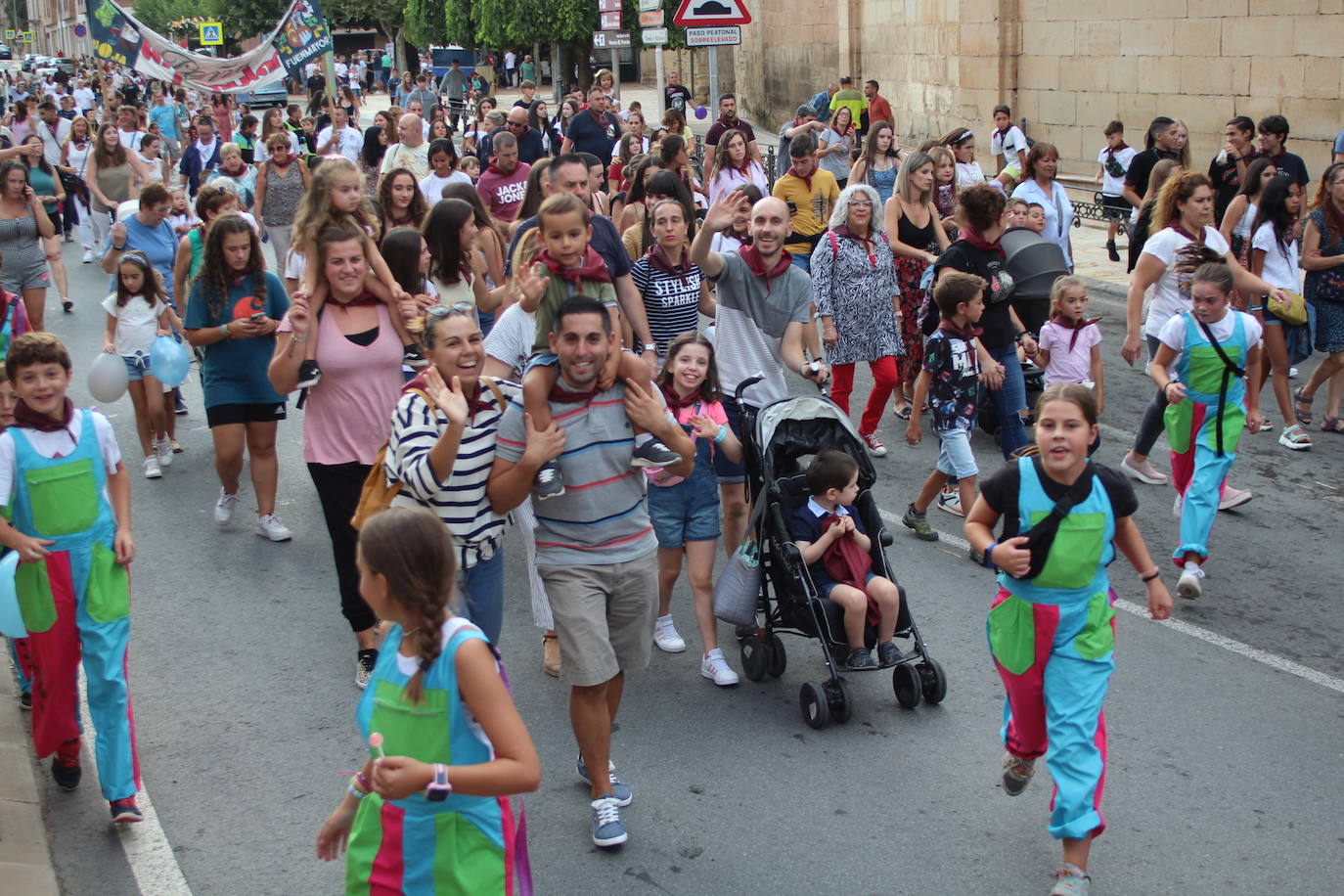 Fotos: Música y cohete de las fiestas de la Cruz de Fuenmayor