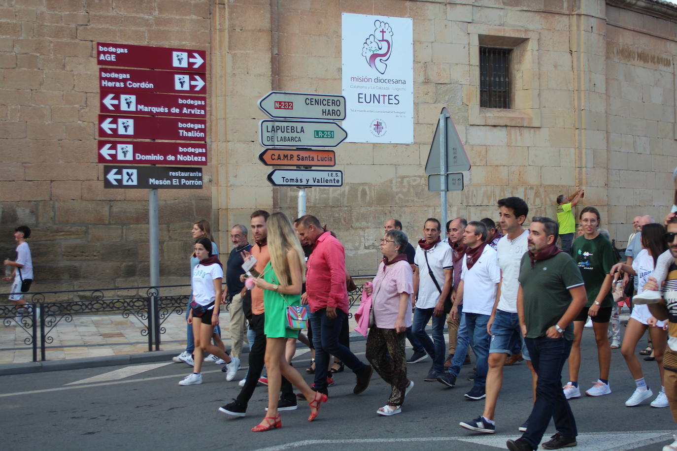 Fotos: Música y cohete de las fiestas de la Cruz de Fuenmayor