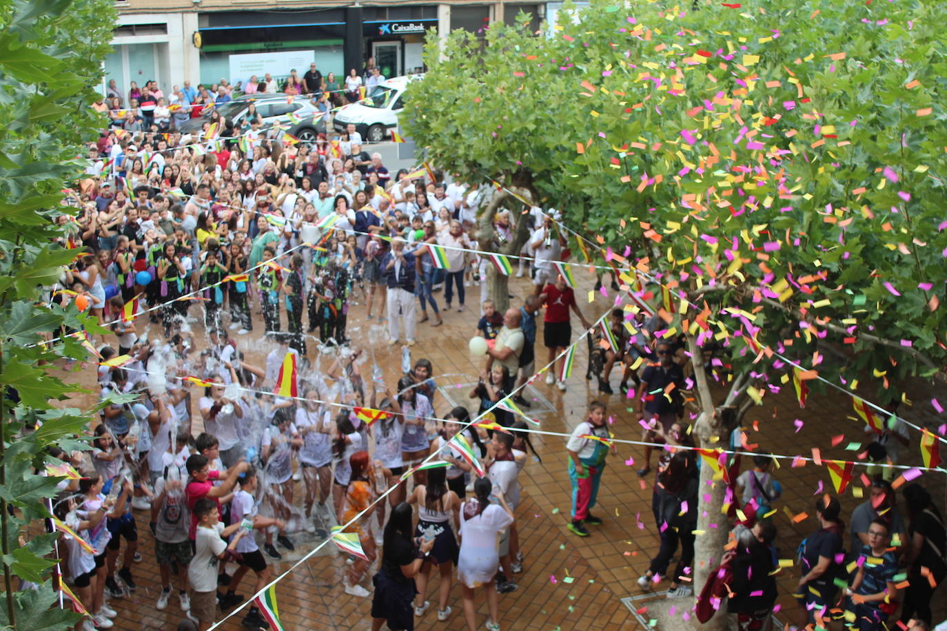 Fotos: Música y cohete de las fiestas de la Cruz de Fuenmayor