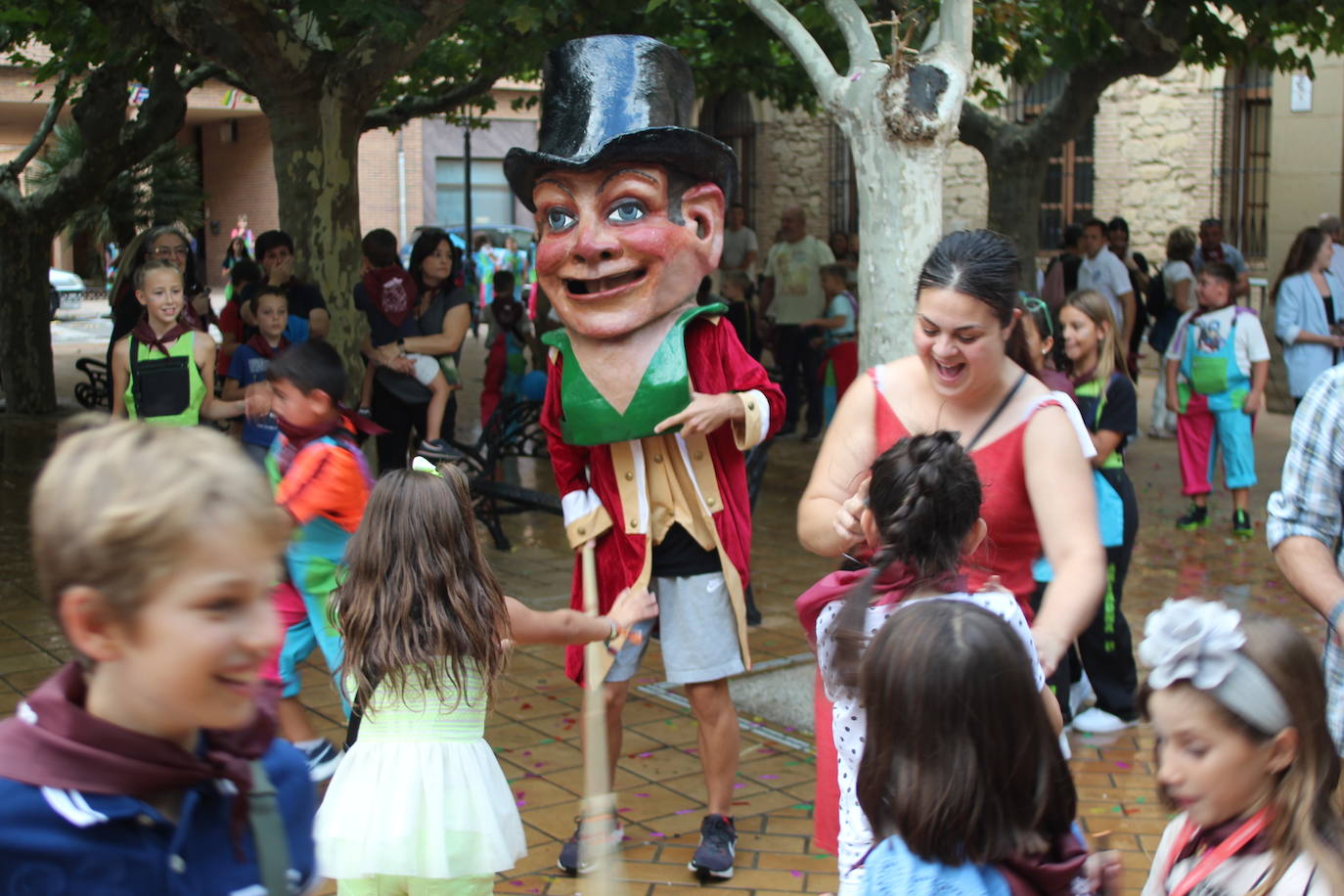 Fotos: Música y cohete de las fiestas de la Cruz de Fuenmayor