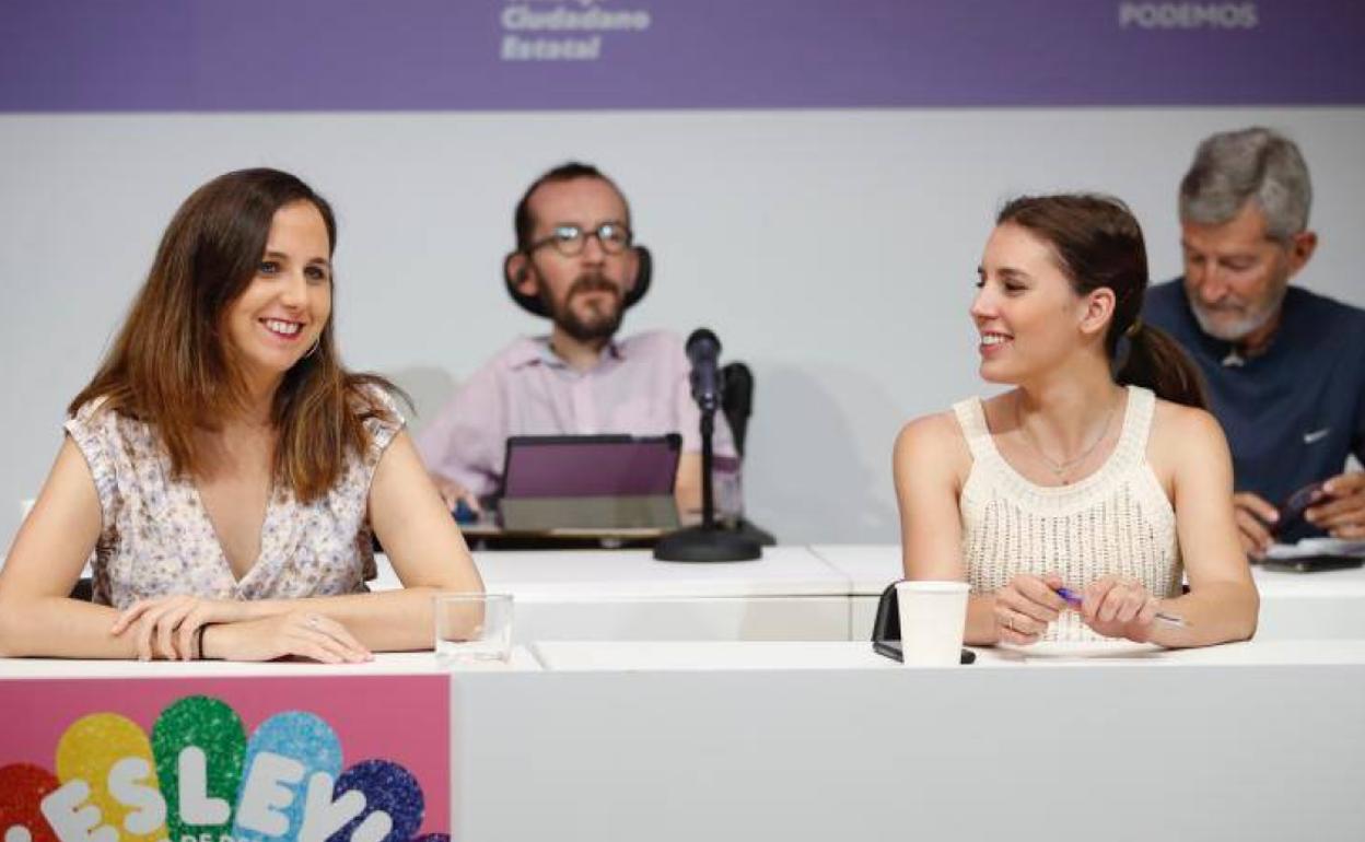 Ione Belarra e Irene Montero durante el Consejo Ciudadano Estatal de Podemos.