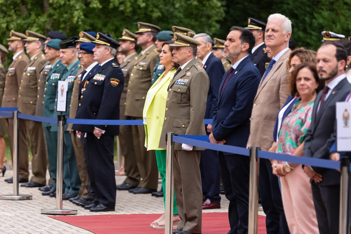 Fotos: El Instituto de Estudios Riojanos (IER), el Ateneo Riojano y la Fundación Ibercaja recogen los galardones de la Delegación de Defensa