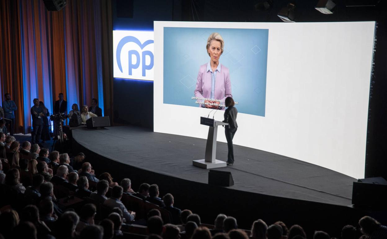 Von der Leyen interviene en el acto del PP en Toledo.