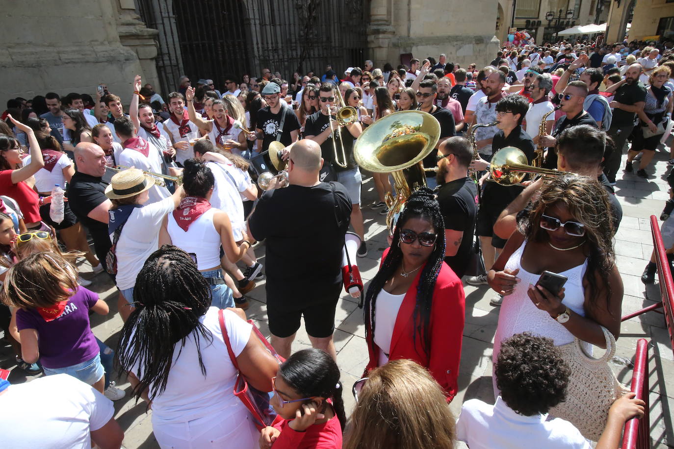 Fotos: Primer vermú de San Mateo en Laurel y San Juan y paella en la plaza del Mercado