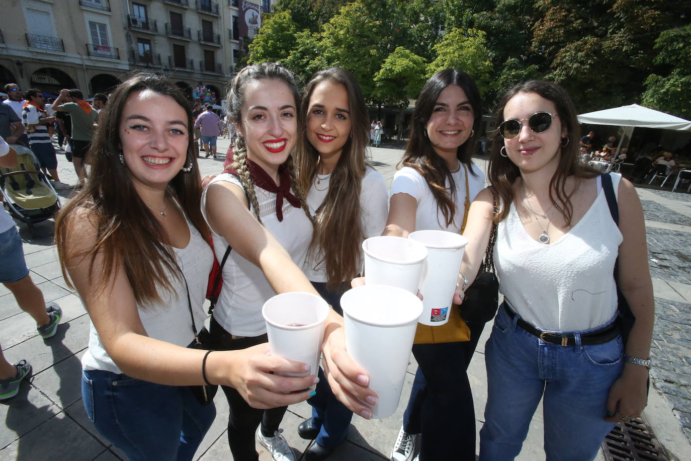 Fotos: Primer vermú de San Mateo en Laurel y San Juan y paella en la plaza del Mercado