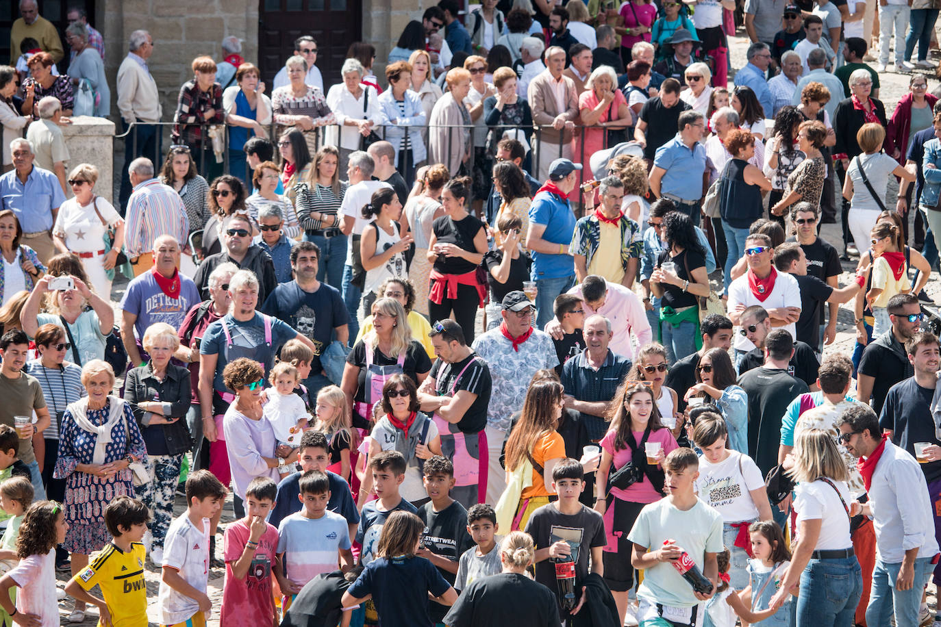 Fotos: El cohete abre las fiestas de Gracias y de San Jerónimo Hermosilla en Santo Domingo