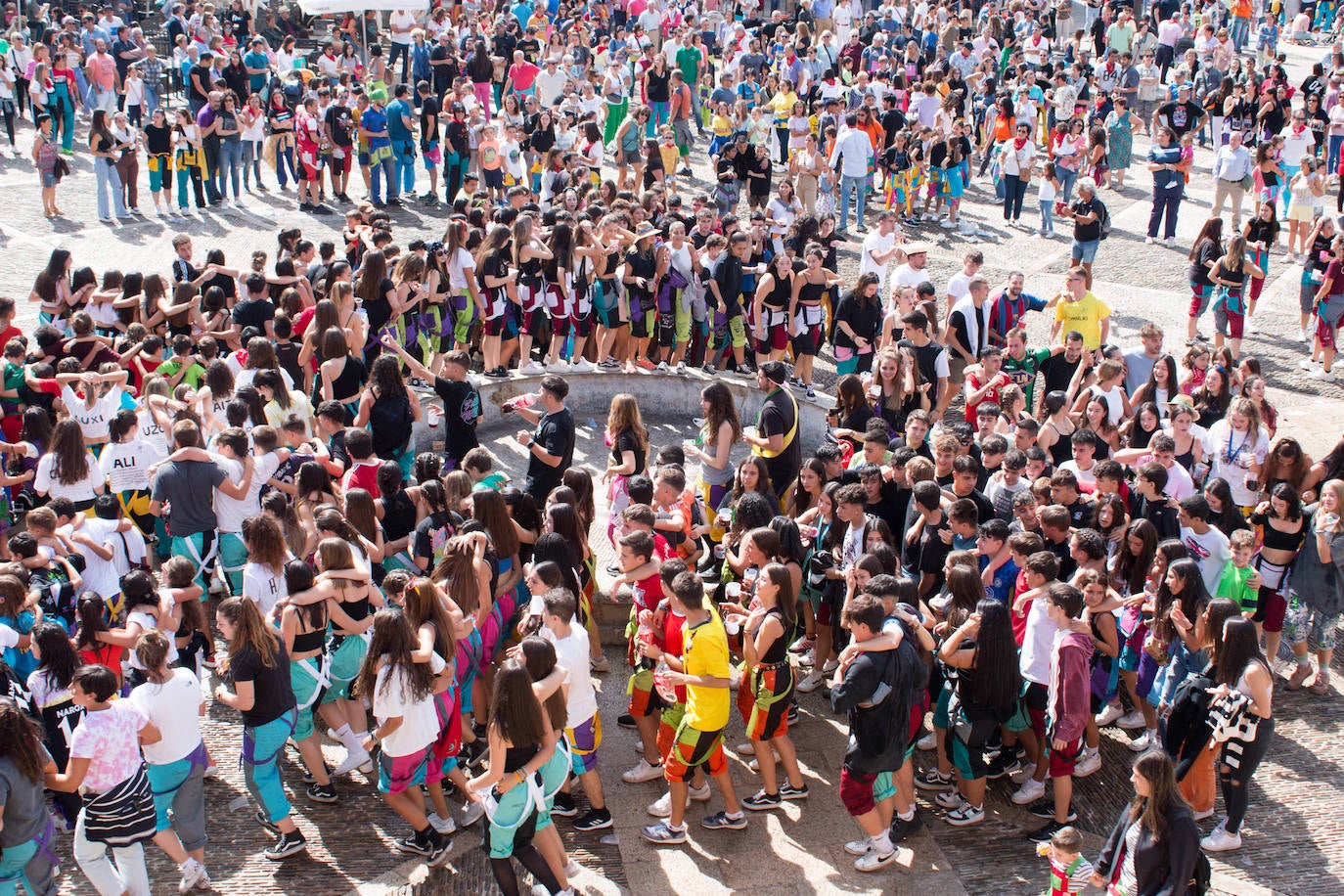 Fotos: El cohete abre las fiestas de Gracias y de San Jerónimo Hermosilla en Santo Domingo