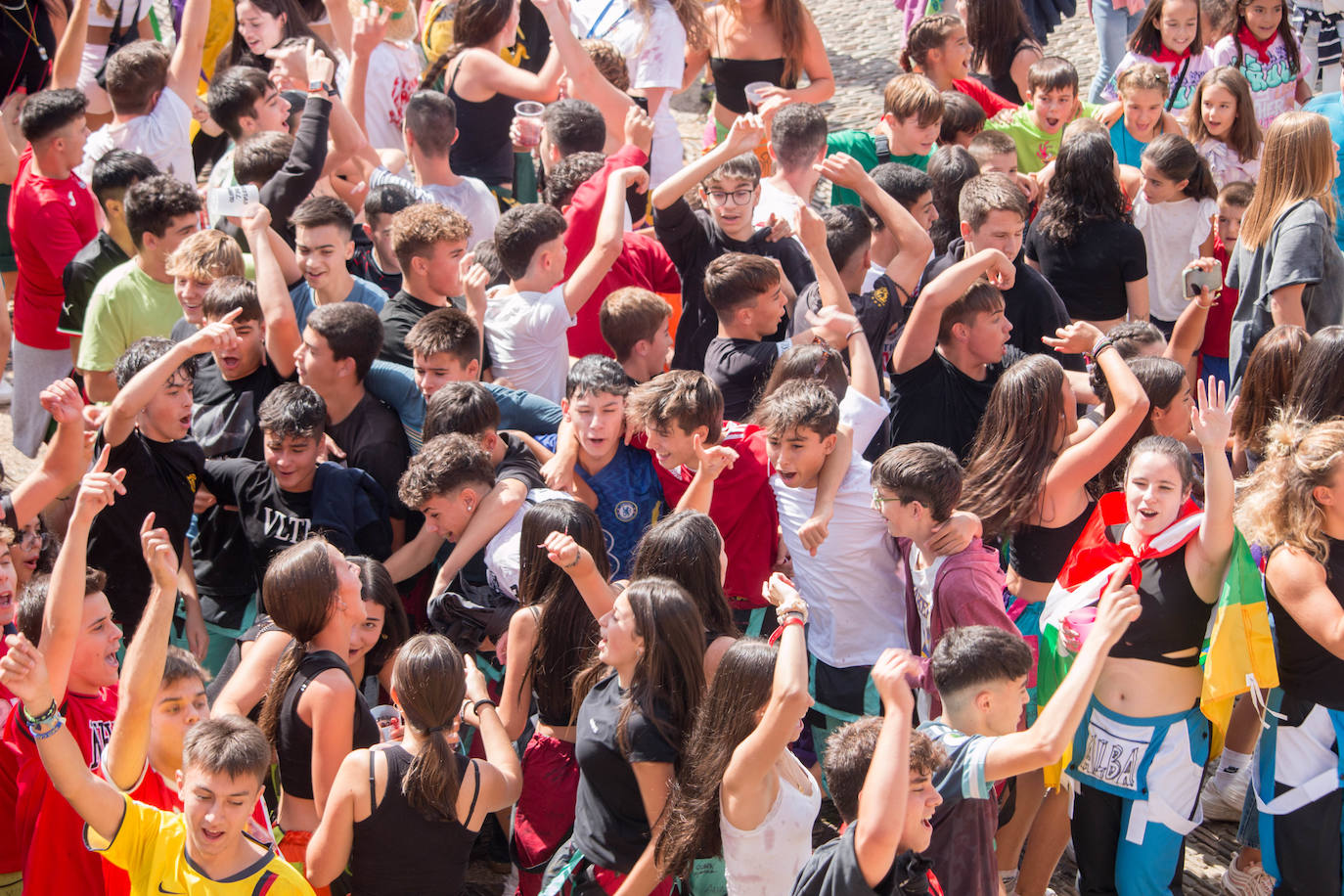 Fotos: El cohete abre las fiestas de Gracias y de San Jerónimo Hermosilla en Santo Domingo