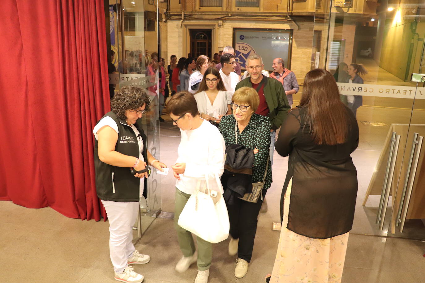 Fotos: Lleno en la representación teatral de la vida de los santos de Arnedo