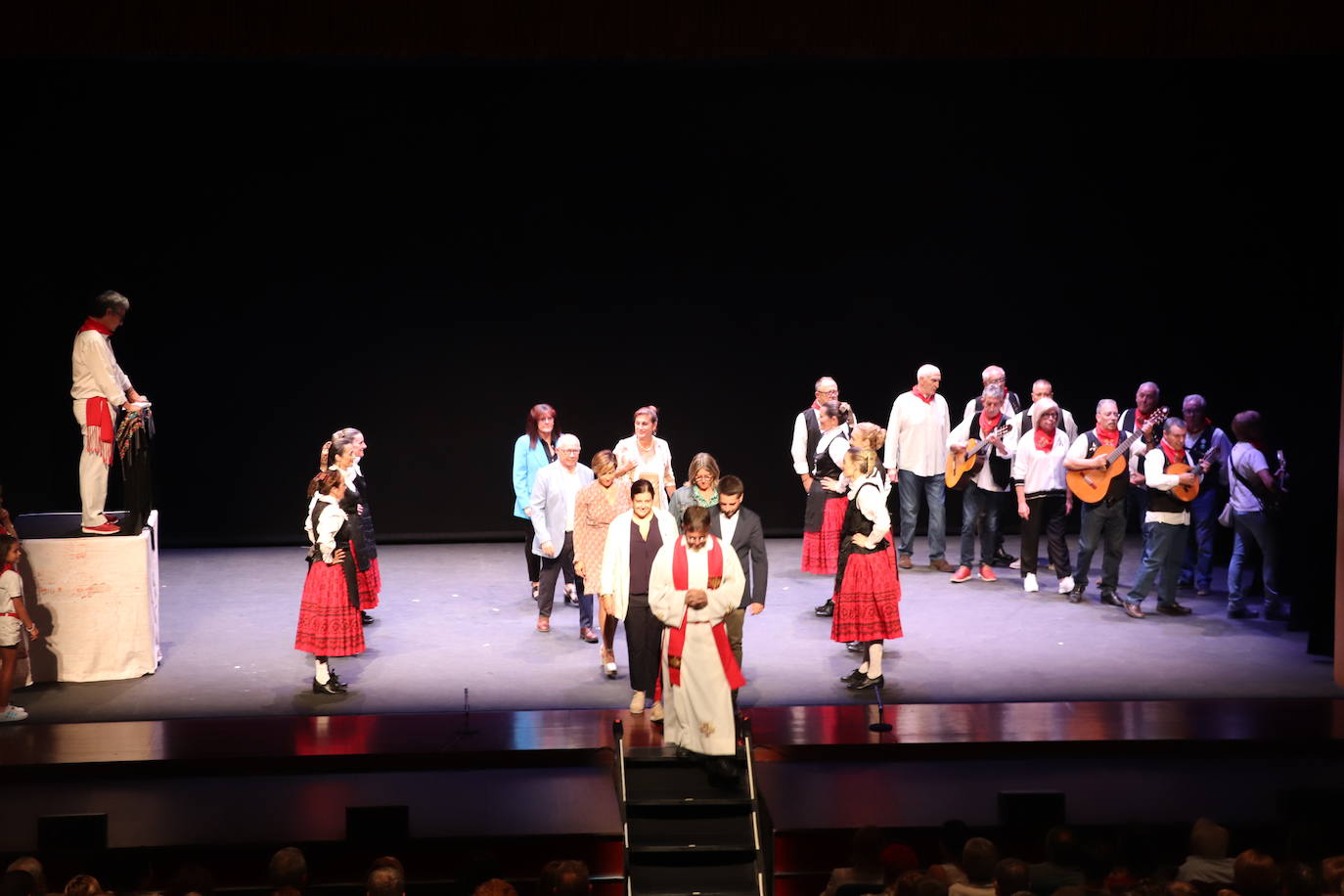 Fotos: Lleno en la representación teatral de la vida de los santos de Arnedo