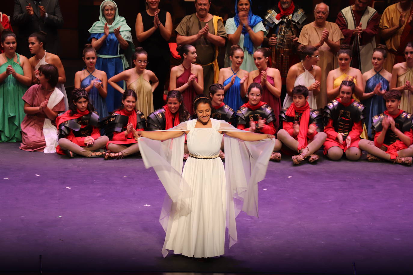 Fotos: Lleno en la representación teatral de la vida de los santos de Arnedo