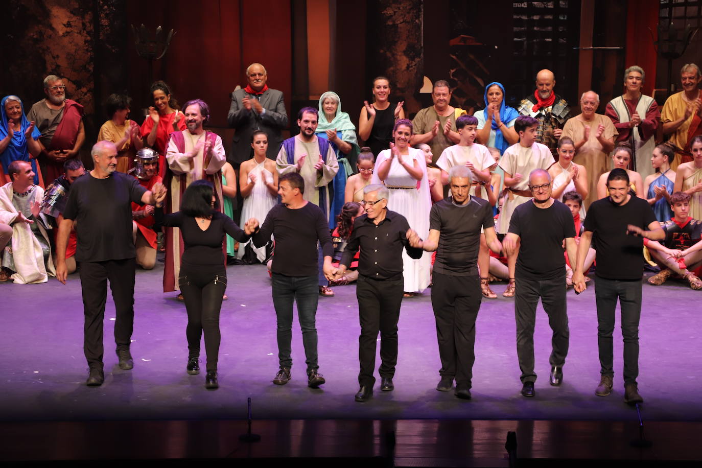 Fotos: Lleno en la representación teatral de la vida de los santos de Arnedo