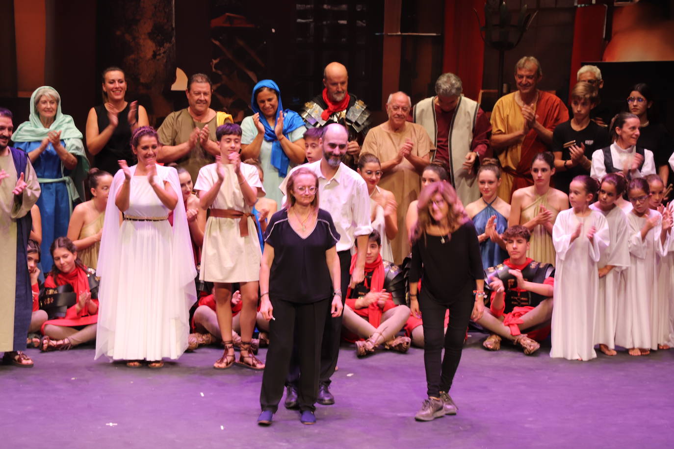 Fotos: Lleno en la representación teatral de la vida de los santos de Arnedo