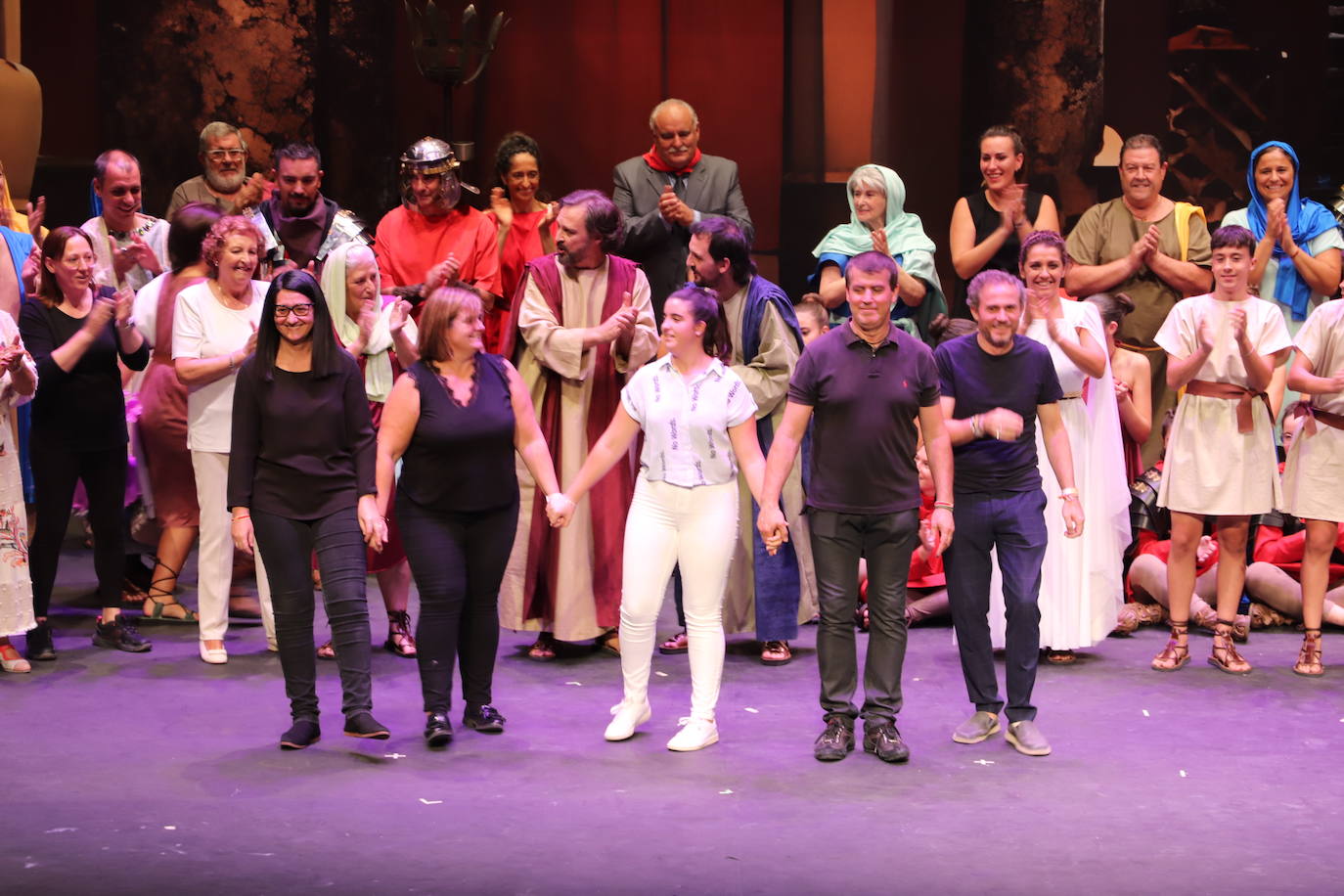 Fotos: Lleno en la representación teatral de la vida de los santos de Arnedo