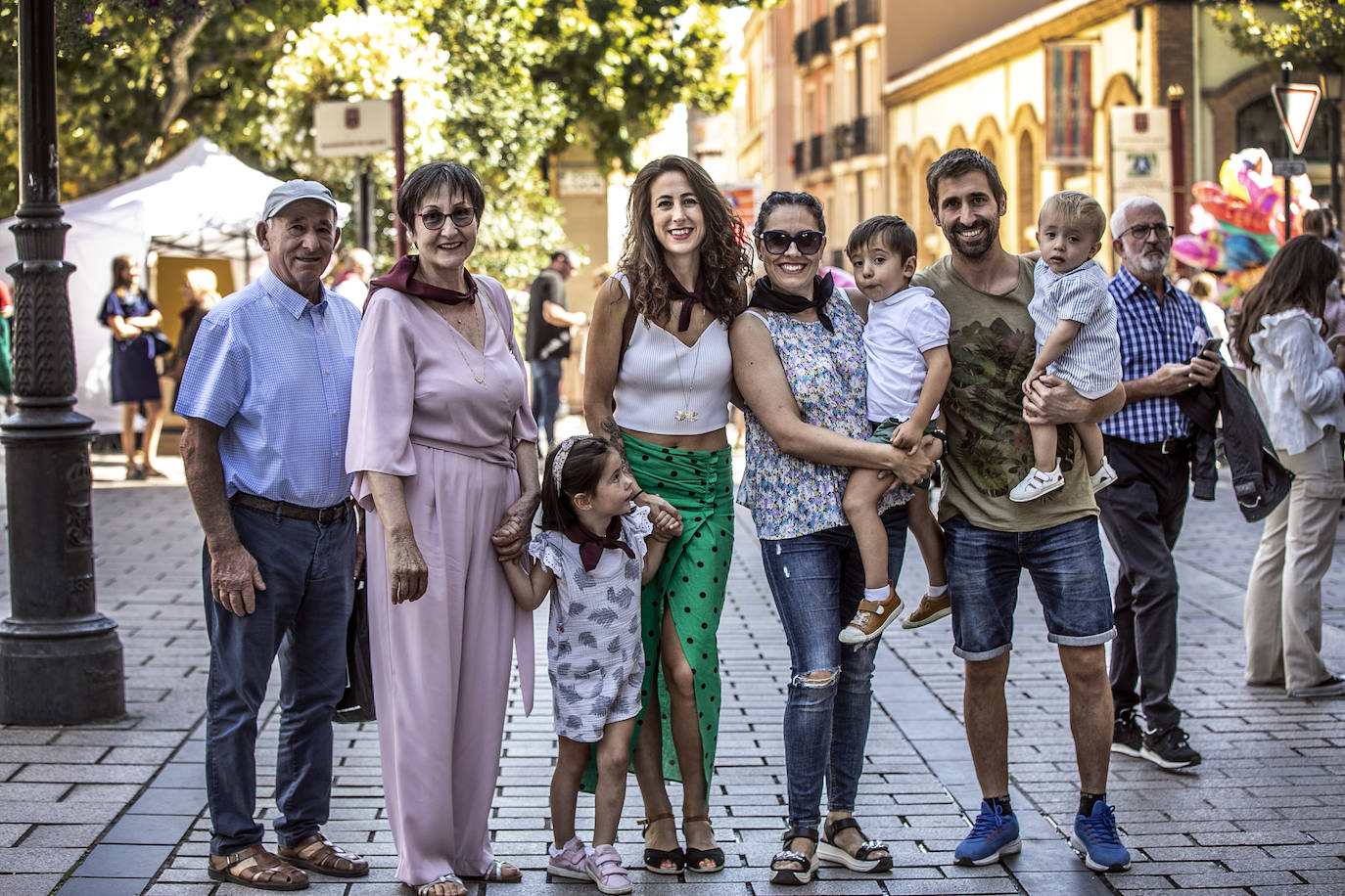 Fotos: Pasacalles de la comparsa de Gigantes y Cabezudos
