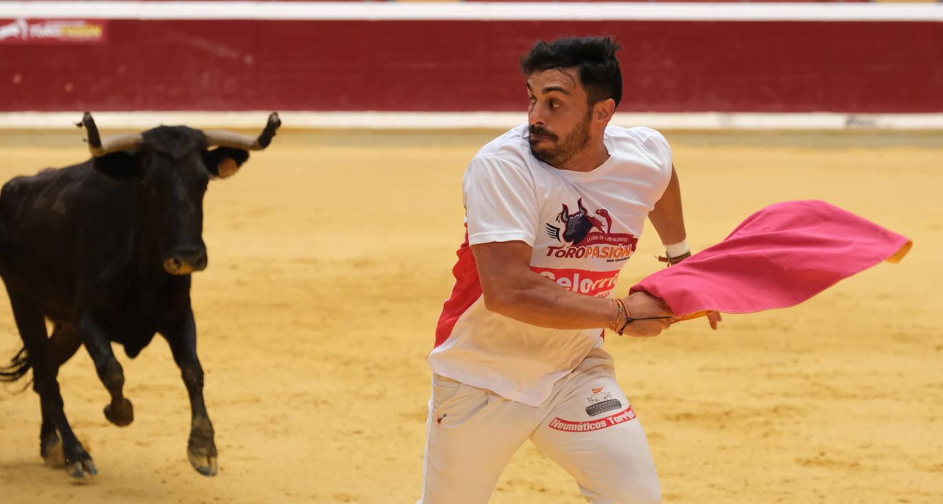 Fotos: Las vaquillas llenan La Ribera el domingo