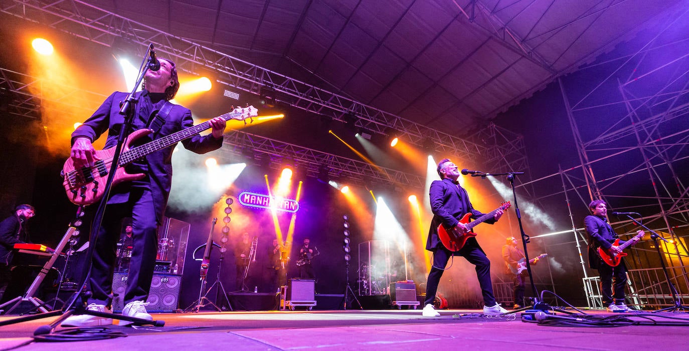 Fotos: Concierto de Café Quijano en la plaza del Ayuntamiento