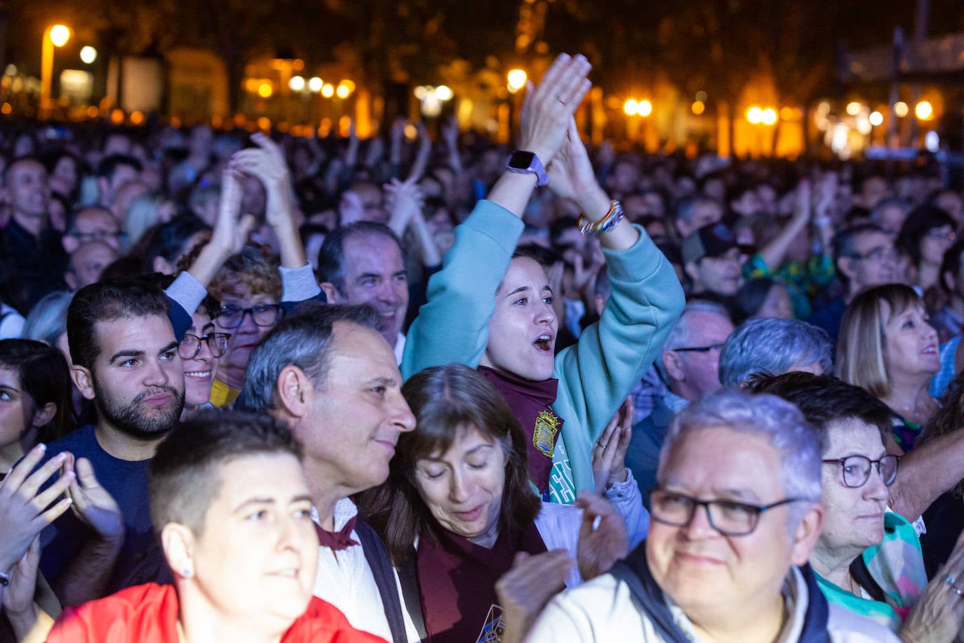 Fotos: Concierto de Café Quijano en la plaza del Ayuntamiento