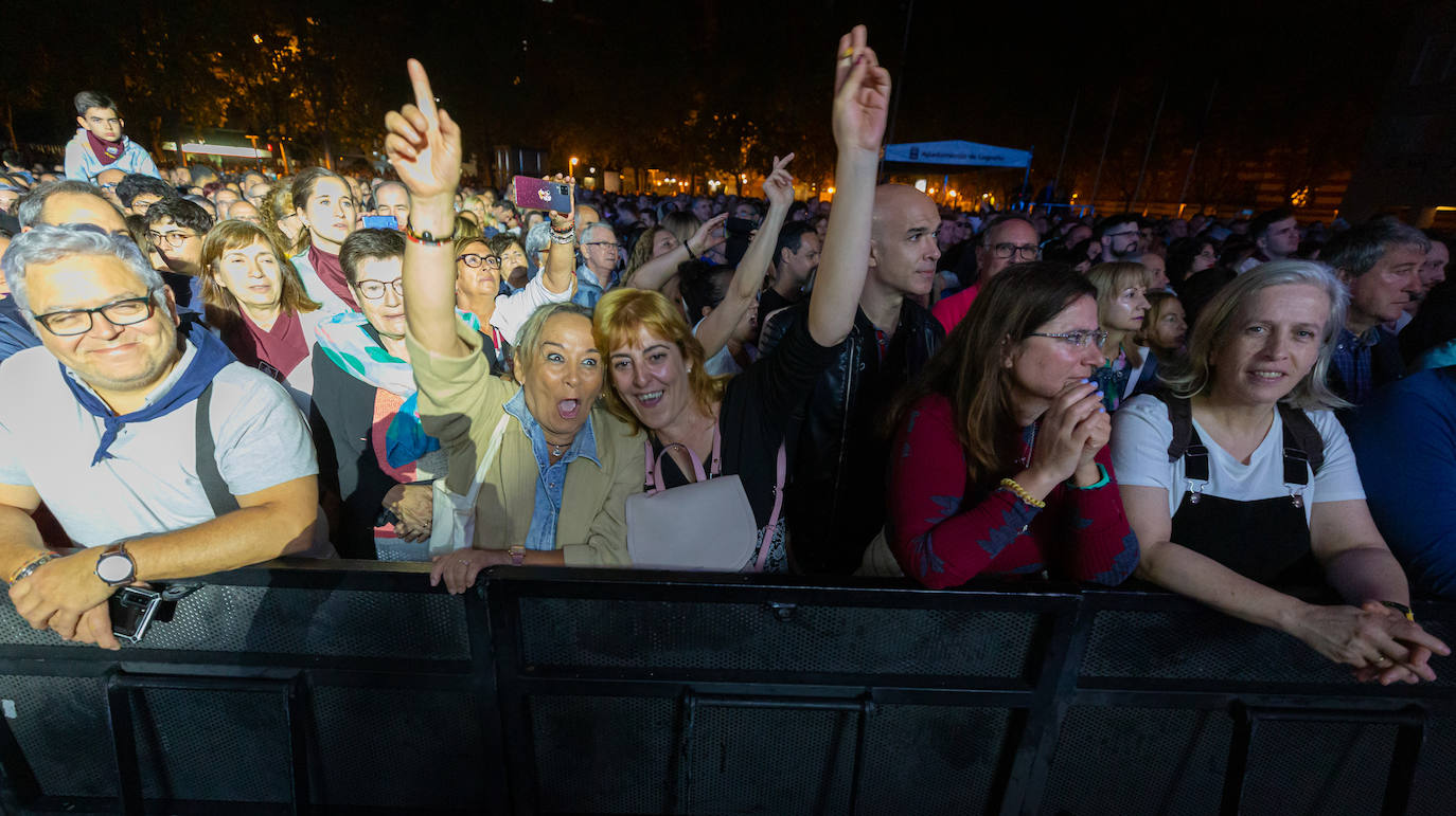 Fotos: Concierto de Café Quijano en la plaza del Ayuntamiento