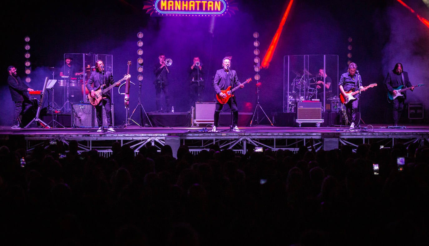 Fotos: Concierto de Café Quijano en la plaza del Ayuntamiento