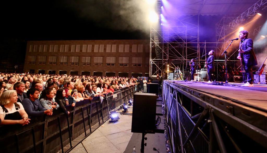 Fotos: Concierto de Café Quijano en la plaza del Ayuntamiento